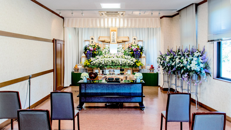 家族葬ホールの祭壇